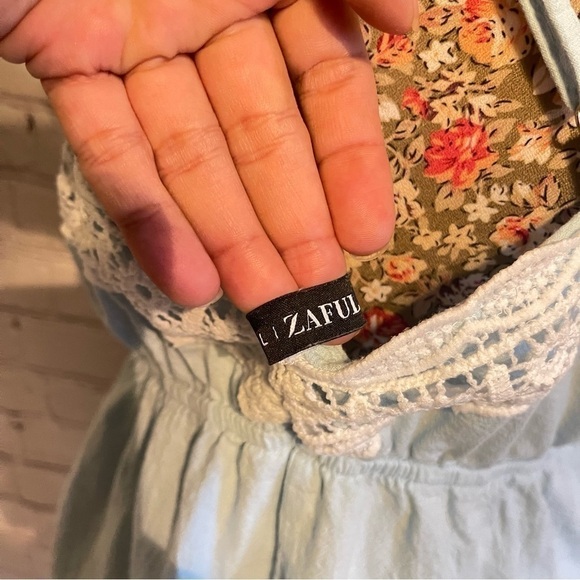 Zaful Contrast embroidery Cami Romper - Picture 8 of 9